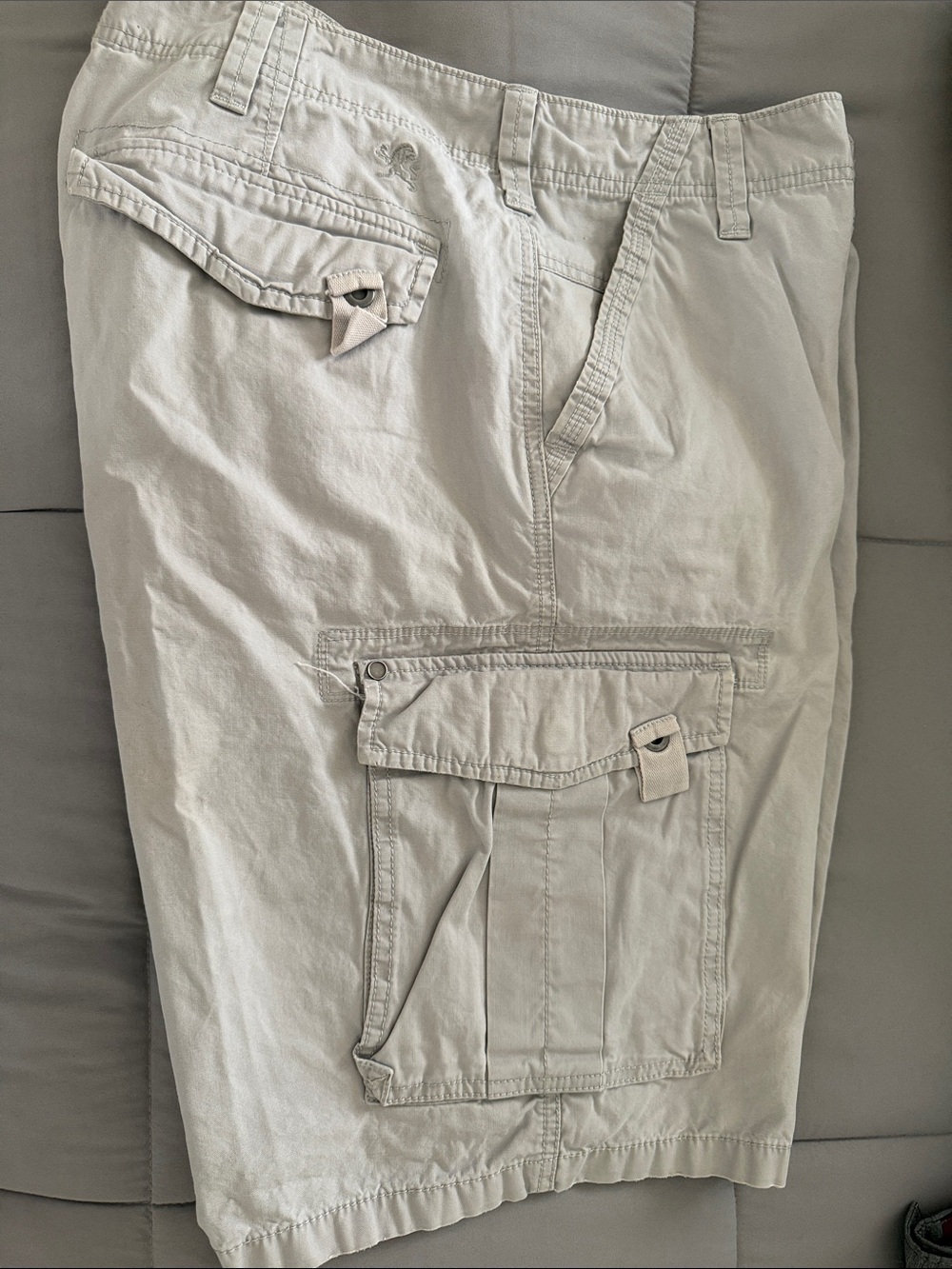 Express Light khaki Casual Shorts. Size 34
Lightly used . No stains